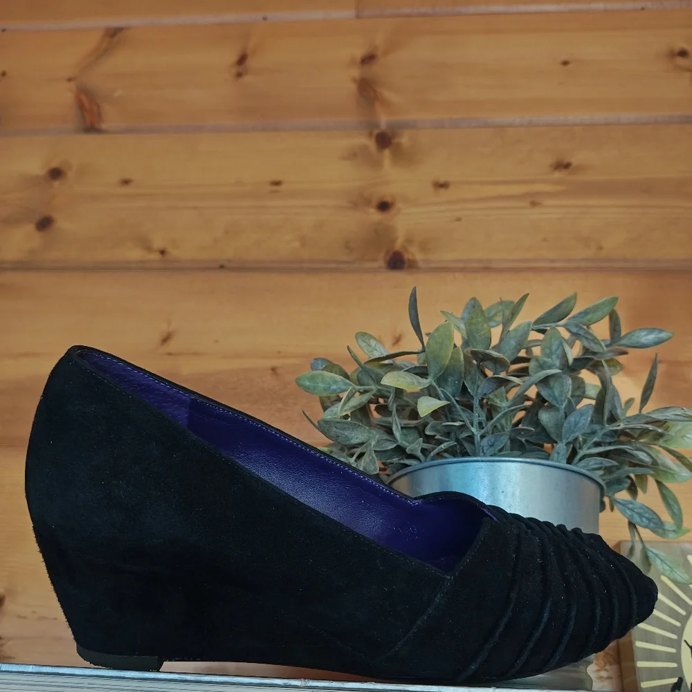 VANELI Black Pleated Pintuck Nubuck Suede Leather Open Toe Low Wedge Heels Sz 8N